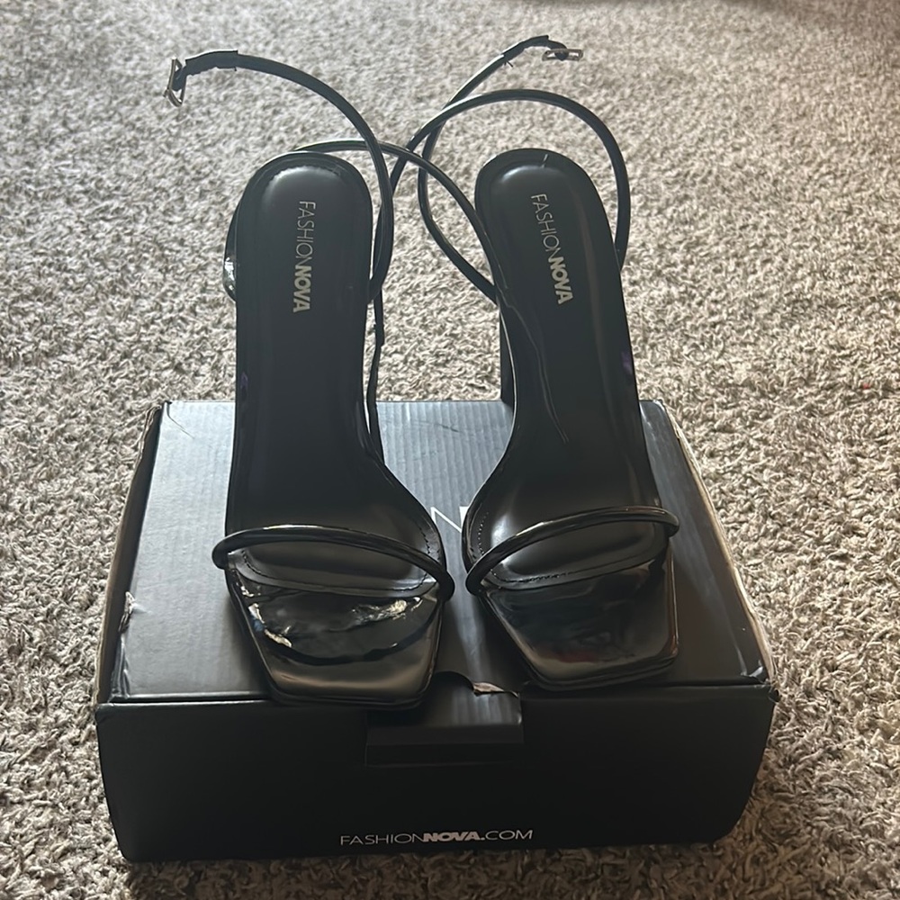 fashion nova size 7.5 black square toe heels